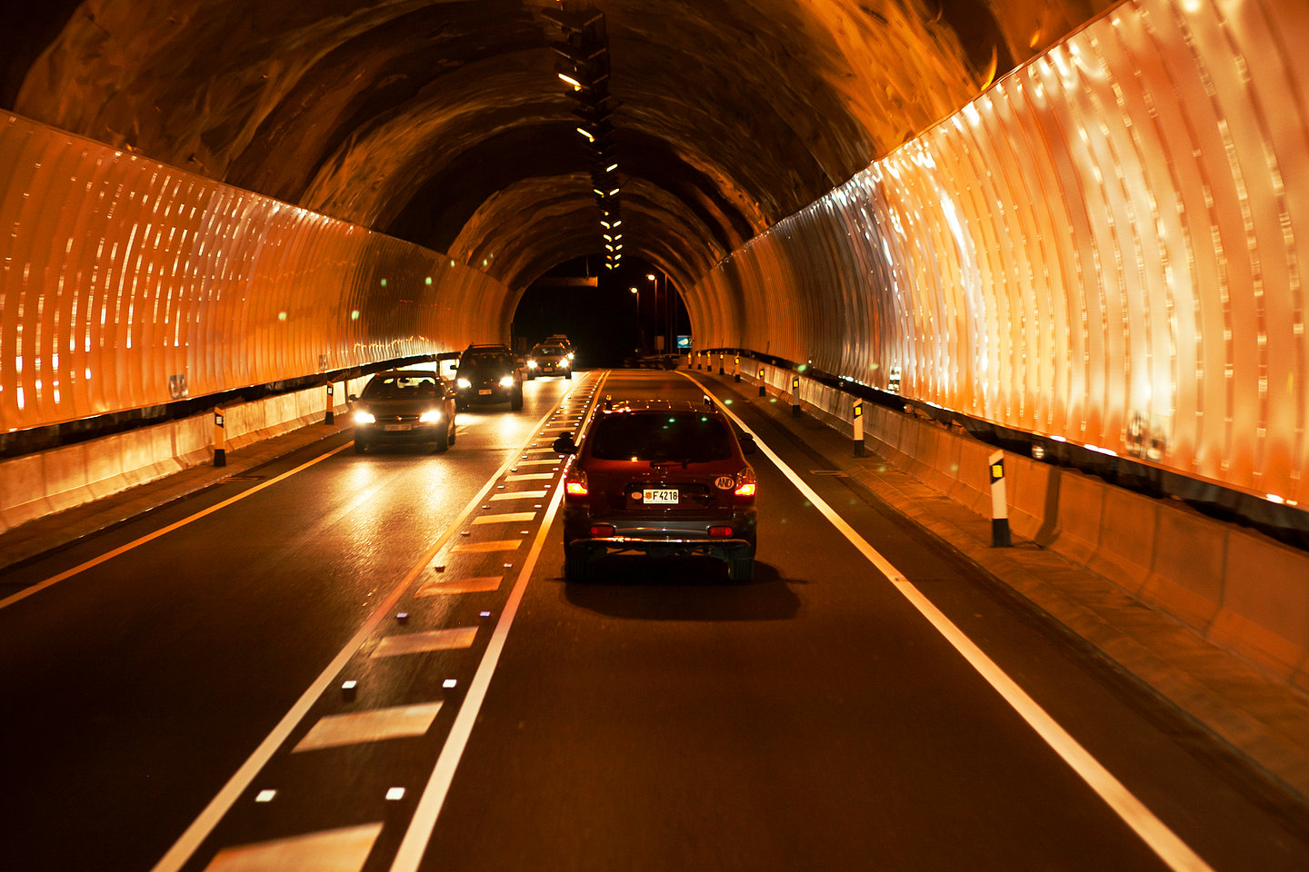 10) Tunnel